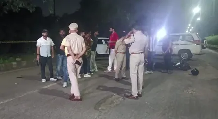 नरेला प्रॉपर्टी डीलर हत्या मामला: दिल्ली पुलिस ने मुठभेड़ के बाद हिमांशु भाऊ गैंग के तीन सदस्यों को किया गिरफ्तार नरेला प्रॉपर्टी डीलर हत्या मामला: दिल्ली पुलिस ने मुठभेड़ के बाद हिमांशु भाऊ गैंग के तीन सदस्यों को किया गिरफ्तार