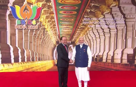 ब्रिक्स समिट के दूसरे दिन भारत मंडपम में प्रधानमंत्री मोदी ने नेताओं का स्वागत किया ब्रिक्स समिट के दूसरे दिन भारत मंडपम में प्रधानमंत्री मोदी ने नेताओं का स्वागत किया