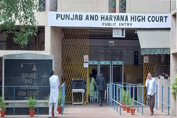 दूसरी शादी से पिता का नाम नहीं बदलेगा, बाद की घटना से खत्म नहीं होगी डॉक्यूमेंट में दी गई जानकारी: हाईकोर्ट दूसरी शादी से पिता का नाम नहीं बदलेगा, बाद की घटना से खत्म नहीं होगी डॉक्यूमेंट में दी गई जानकारी: हाईकोर्ट