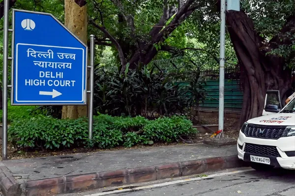 सत्य निकेतन हादसे के बाद DU में हॉस्टल की मांग, दिल्ली हाईकोर्ट ने तुरंत सुनवाई से किया इनकार सत्य निकेतन हादसे के बाद DU में हॉस्टल की मांग, दिल्ली हाईकोर्ट ने तुरंत सुनवाई से किया इनकार