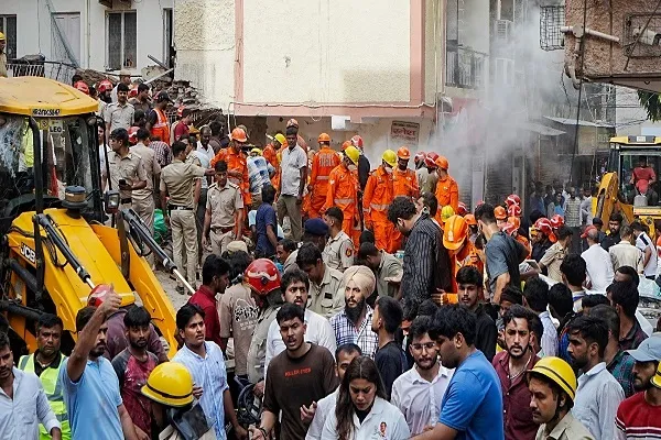किराए के लालच में मौत का महल! पुरानी नींव पर खड़ी कर दीं 4 मंजिलें, सत्य निकेतन हादसे में बड़ा खुलासा किराए के लालच में मौत का महल! पुरानी नींव पर खड़ी कर दीं 4 मंजिलें, सत्य निकेतन हादसे में बड़ा खुलासा
