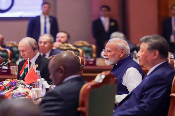 सामने बैठे थे चीनी राष्ट्रपति, PM मोदी ने दिया कड़ा संदेश- क्रिटिकल मिनरल्स पर मनमानी बर्दाश्त नहीं सामने बैठे थे चीनी राष्ट्रपति, PM मोदी ने दिया कड़ा संदेश- क्रिटिकल मिनरल्स पर मनमानी बर्दाश्त नहीं