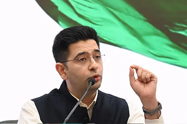 राघव चड्ढा के वोटर रजिस्ट्रेशन को लेकर AAP का बड़ा आरोप, बैकडेट प्रक्रिया से नाम जुड़वाने की कोशिश का दावा राघव चड्ढा के वोटर रजिस्ट्रेशन को लेकर AAP का बड़ा आरोप, बैकडेट प्रक्रिया से नाम जुड़वाने की कोशिश का दावा
