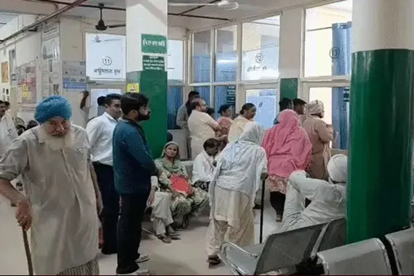 पंजाब में दरिंदगी की इंतिहा: 3 साल की मासूम से रेप के बाद रेलवे ट्रैक की झाड़ियों में फेंका, मां का प्रेमी गिरफ्तार पंजाब में दरिंदगी की इंतिहा: 3 साल की मासूम से रेप के बाद रेलवे ट्रैक की झाड़ियों में फेंका, मां का प्रेमी गिरफ्तार