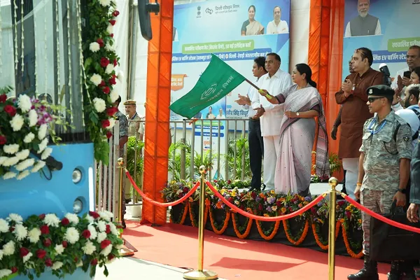 ​दिल्ली में हरित और आधुनिक सार्वजनिक परिवहन के नए युग की शुरुआत, मुख्यमंत्री रेखा गुप्ता ने दीं कई बड़ी सौगातें